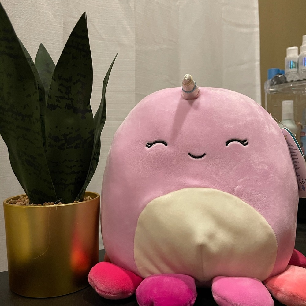 NWT 8” Davina The Octopus Squishmallow